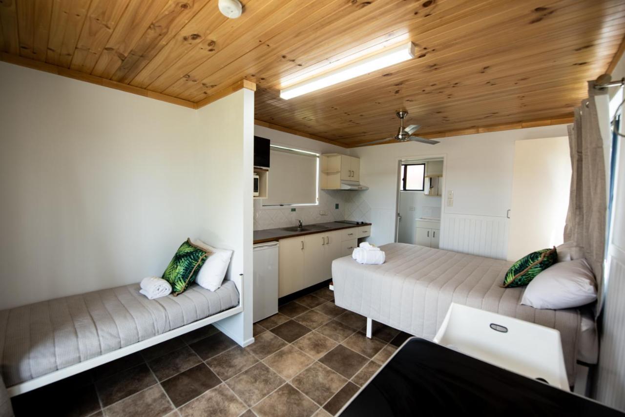 Sarina Palms Caravan And Cabins Village Exterior photo