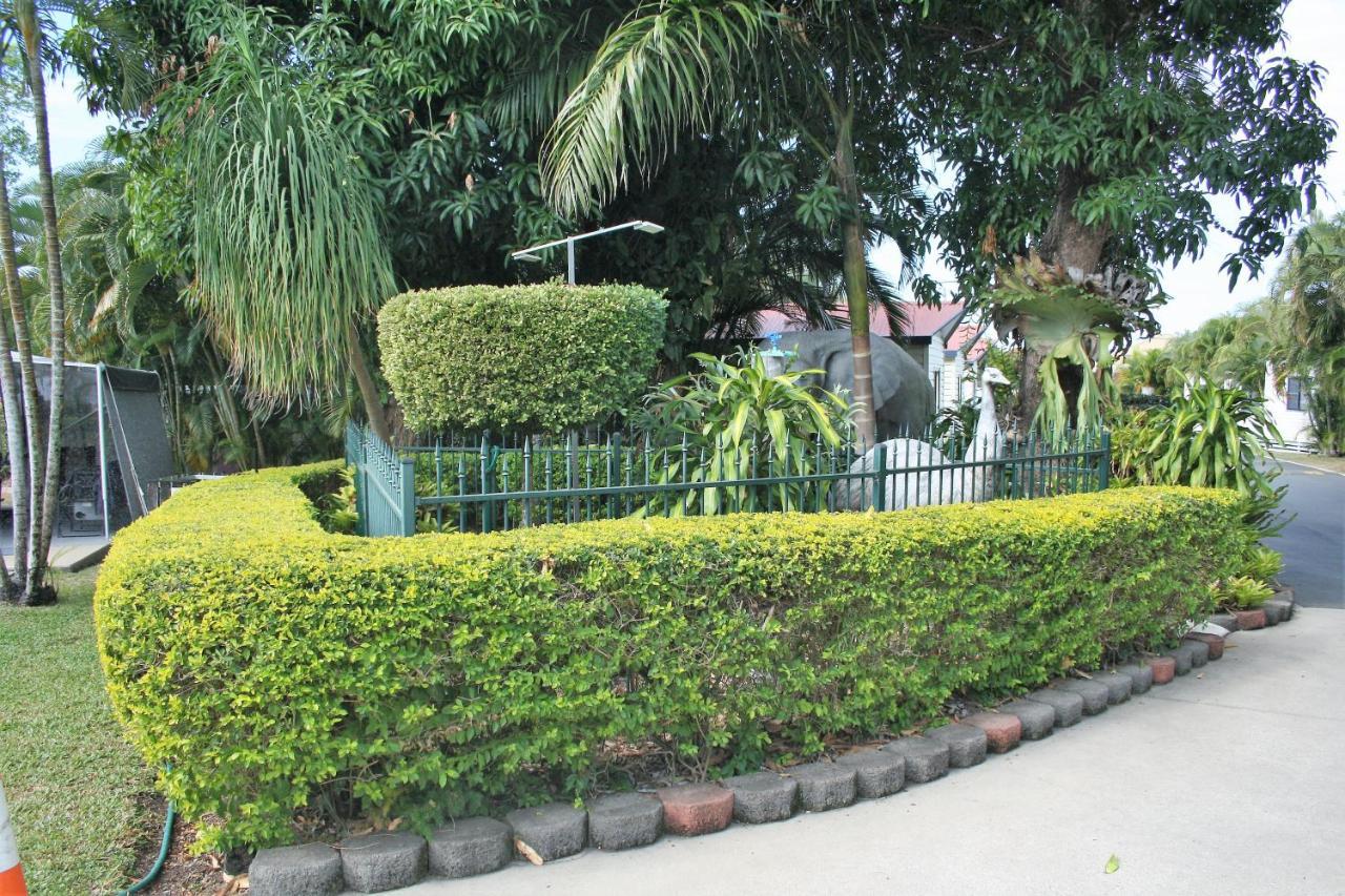 Sarina Palms Caravan And Cabins Village Exterior photo